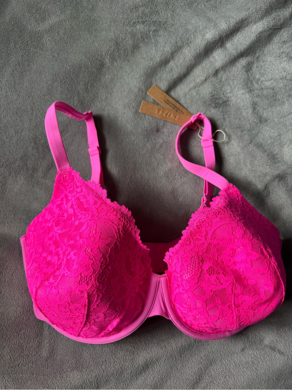 SKIMS Hot Pink Lace Underwire Bra